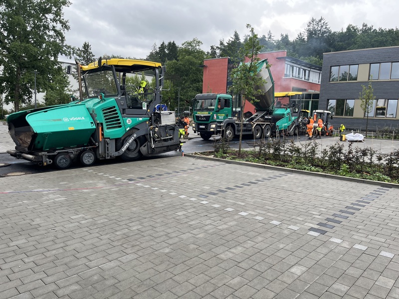 Weißmüller Garten & Landschaftsbau bei Asphaltarbeiten