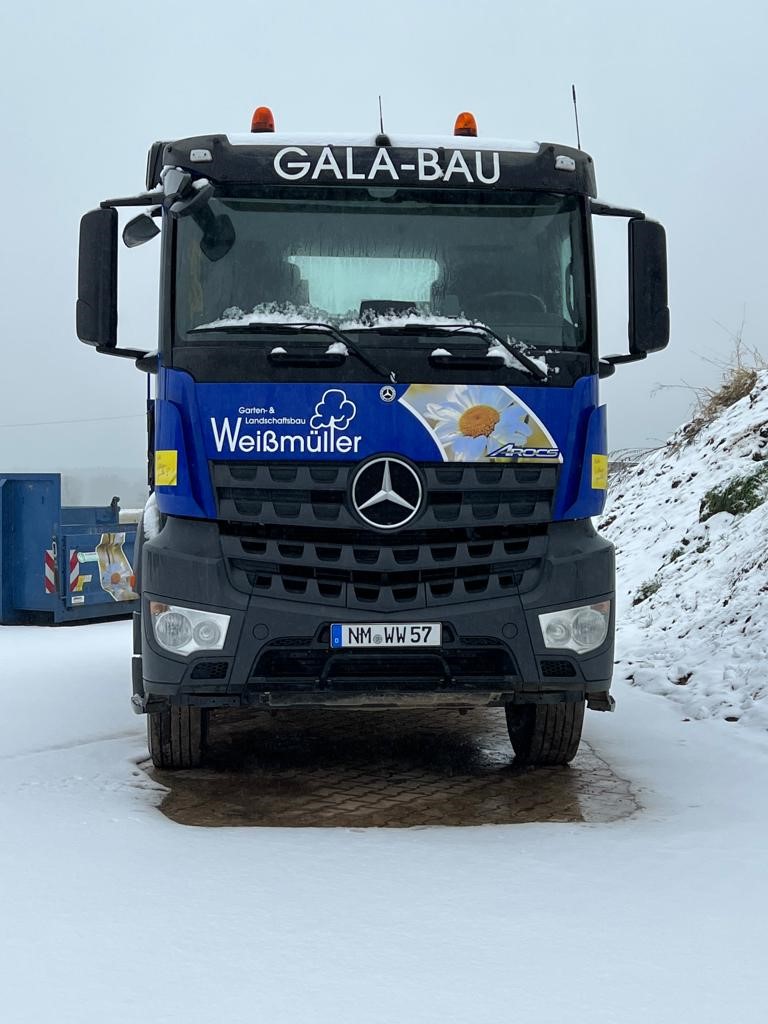 LKW von Weißmüller Garten & Landschaftsbau
