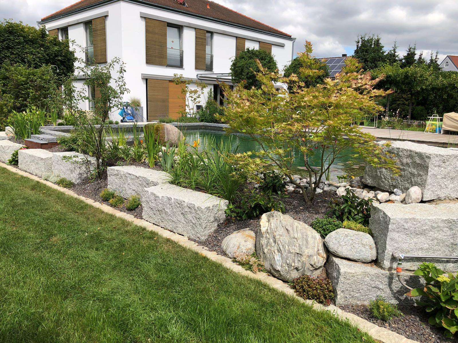 Schwimmteich am Bahnhof