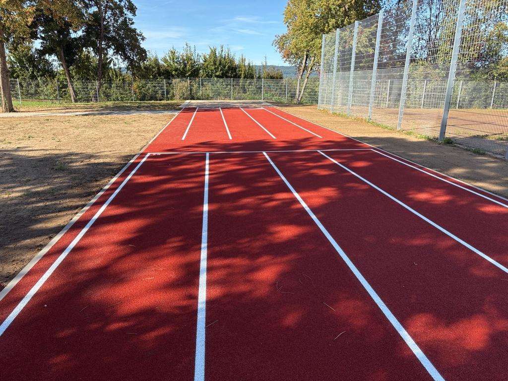 Sportplatz Eckenthal von Weißmüller Garten & Landschaftsbau umgesetzt