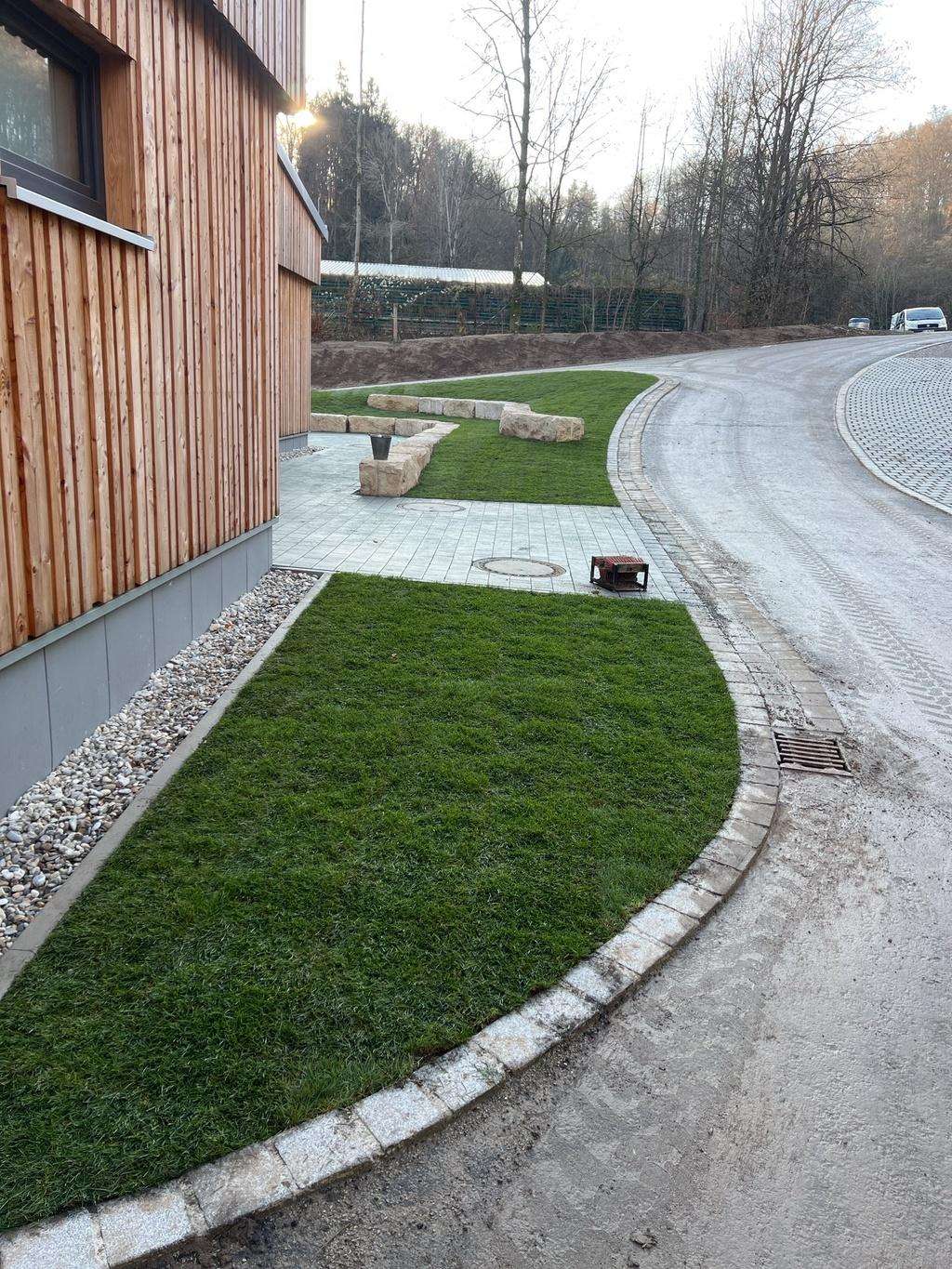 Wildpark Hundshaupten Grünfläche von Weißmüller Garten & Landschaftsbau umgesetzt